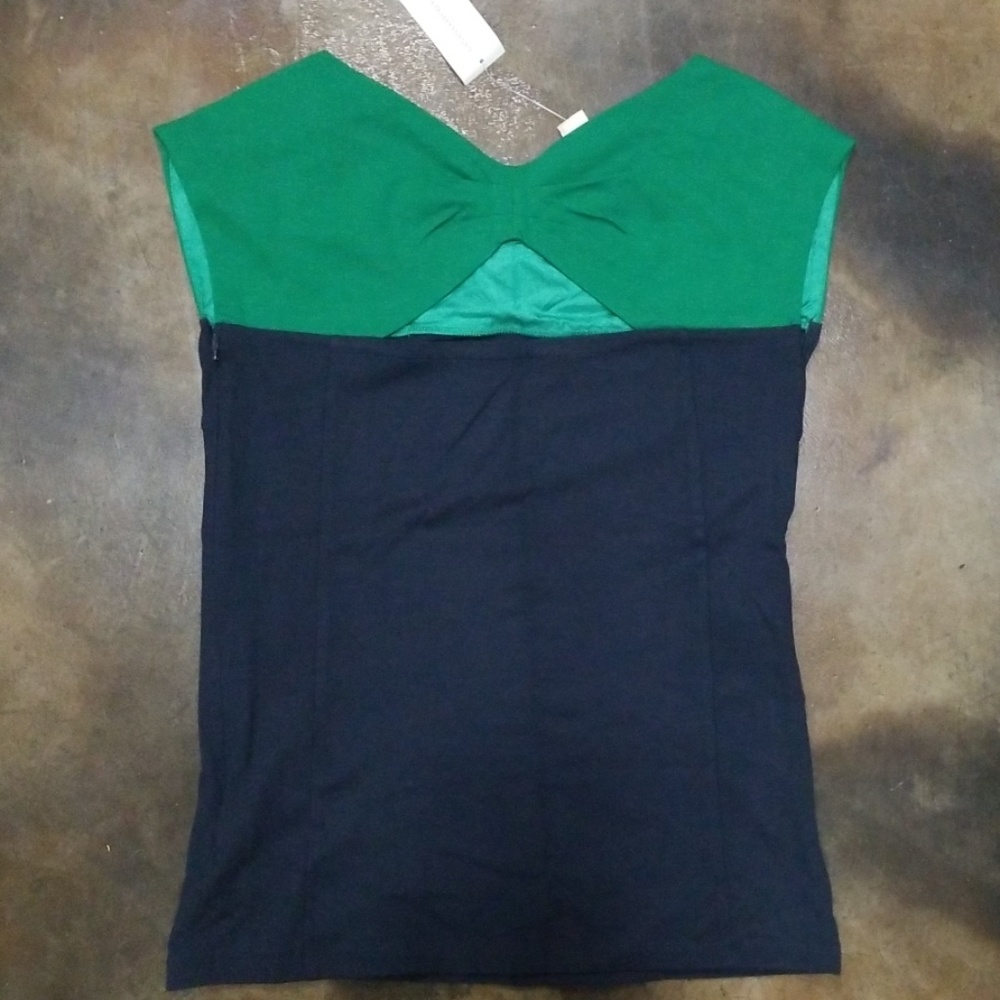 Banana Republic sleeveless shirt, size 4 NWT - Picture 2 of 4